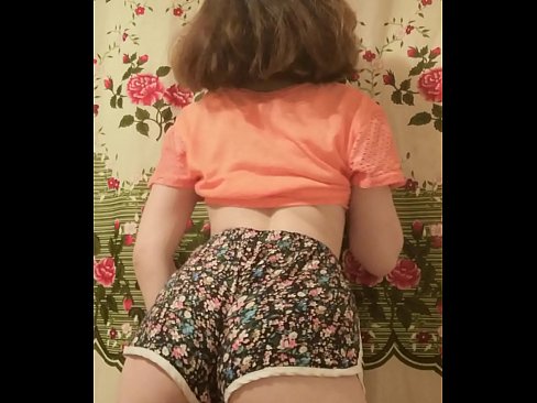 ❤️ Giovane pupa sexy fa uno striptease riprendendo i suoi pantaloncini alla telecamera ❤️ Pornoal it.fullsexmovs.ru ☑